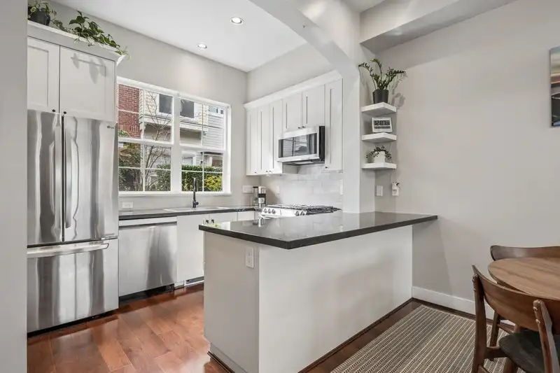 755 W 42 AVENUE - photo 3 of 18