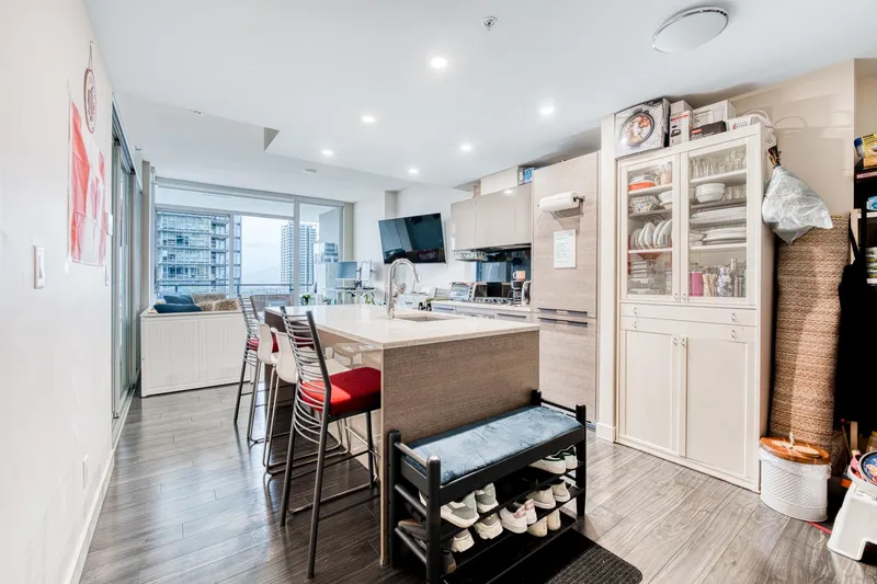 2407 6383 MCKAY AVENUE - photo 4 of 16