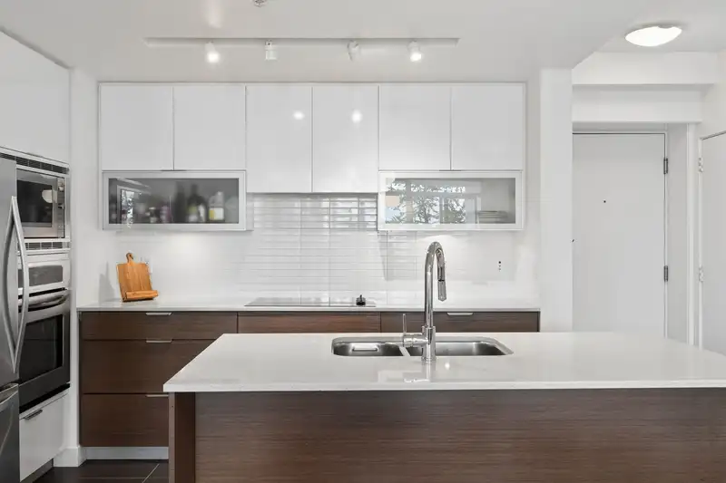 503 175 W 2ND STREET - photo 2 of 40