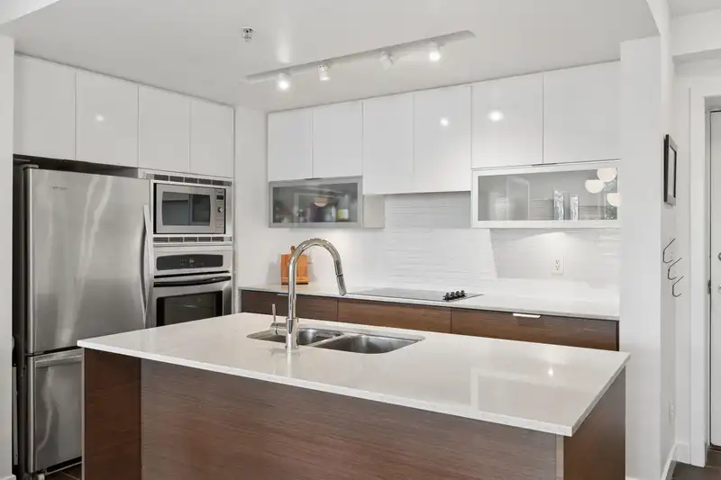 503 175 W 2ND STREET - photo 3 of 40