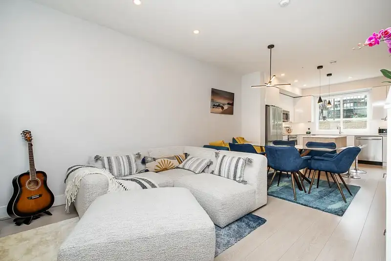 21 1211 EIGHTH AVENUE - photo 2 of 20