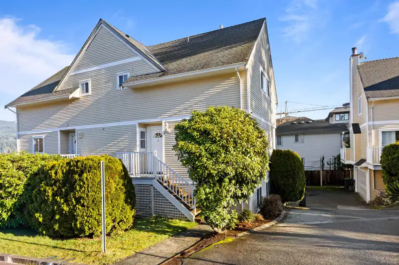 3 2301 ST. JOHNS STREET - photo 1 of 31