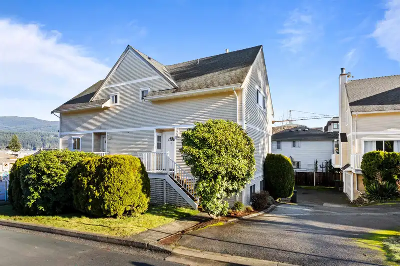 3 2301 ST. JOHNS STREET - photo 2 of 31