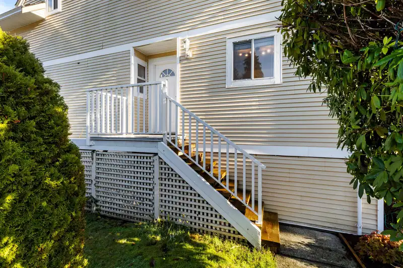 3 2301 ST. JOHNS STREET - photo 3 of 31