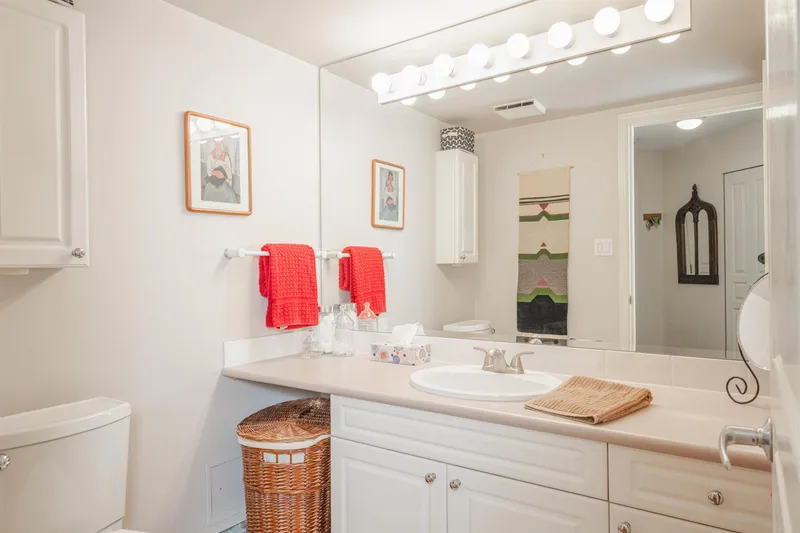 207 15466 NORTH BLUFF ROAD - photo 4 of 25