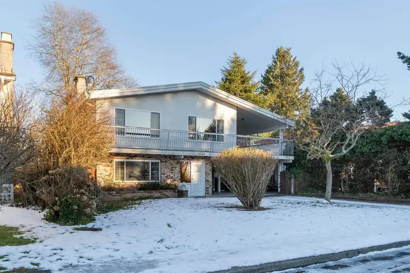 7440 THORMANBY CRESCENT - photo 2 of 39