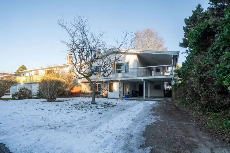 7440 THORMANBY CRESCENT - photo 4 of 39
