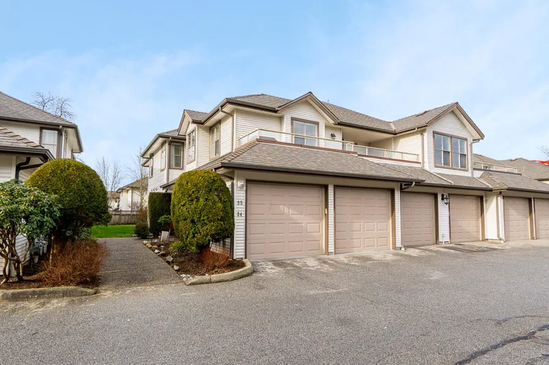 35 19160 119 AVENUE - photo 2 of 25