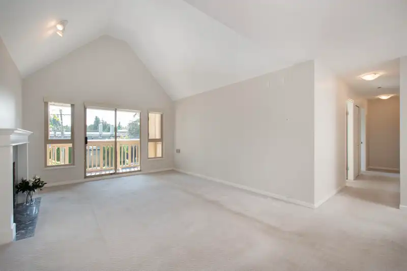 309 843 22ND STREET - photo 4 of 40