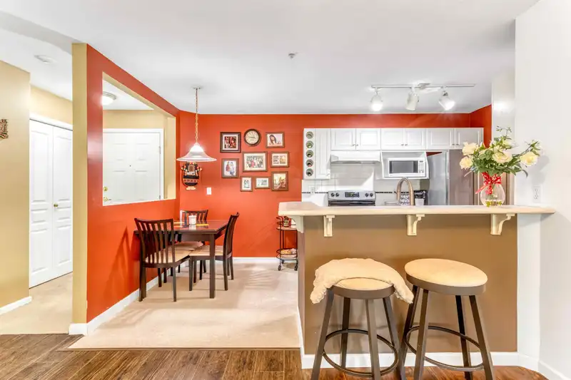 318 7139 18TH AVENUE - photo 3 of 40