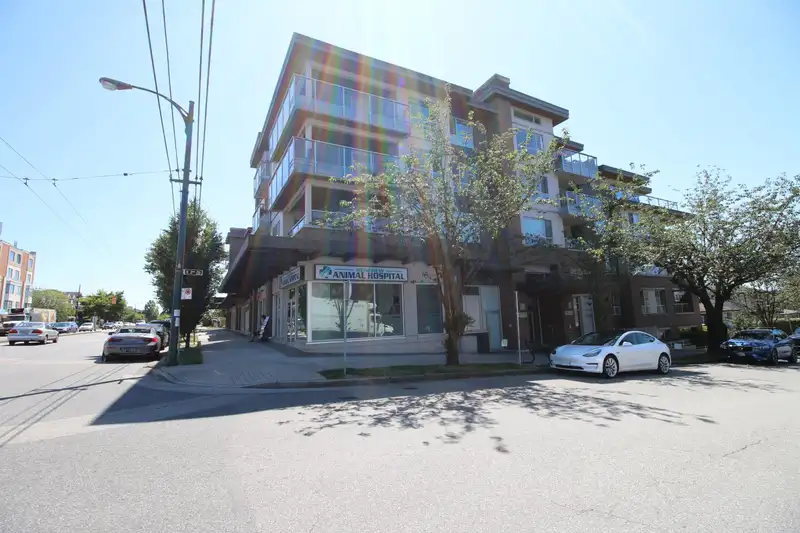 311 2888 E 2ND AVENUE - photo 2 of 19