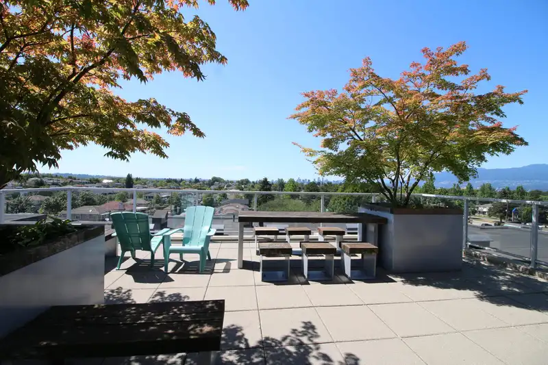 311 2888 E 2ND AVENUE - photo 4 of 19