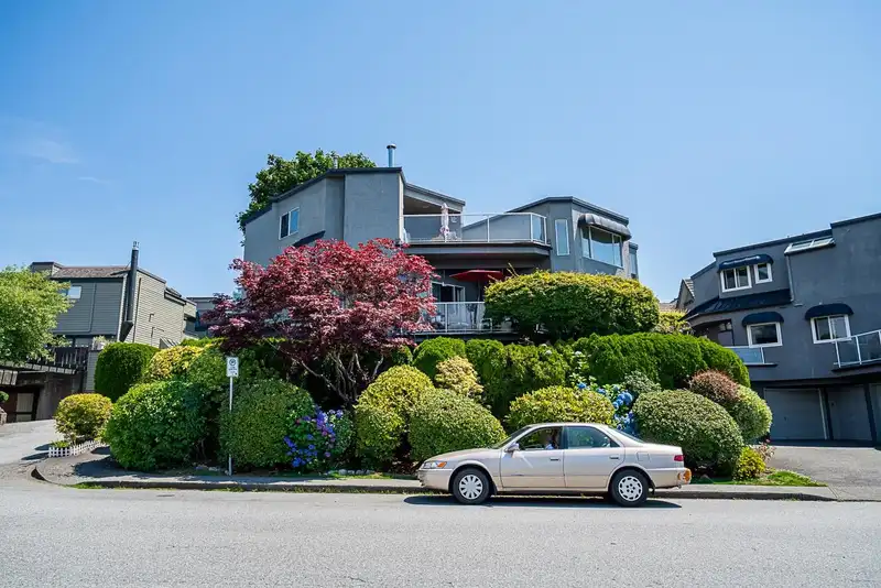 1416 MAHON AVENUE - photo 3 of 38