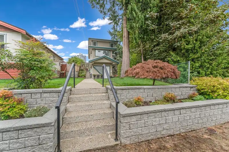969 MADORE AVENUE - photo 1 of 28