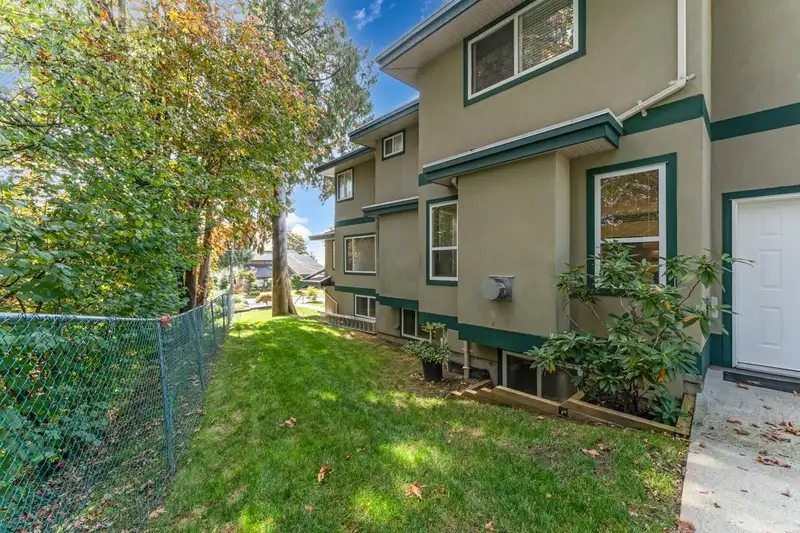 969 MADORE AVENUE - photo 3 of 28