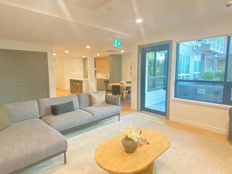 508 723 GROVER AVENUE - photo 2 of 25