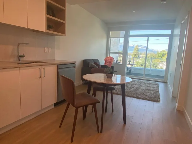 508 723 GROVER AVENUE - photo 3 of 25