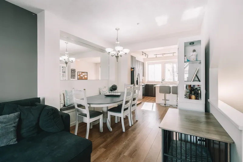 136 2418 AVON PLACE - photo 1 of 25