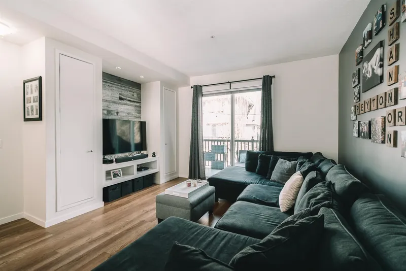 136 2418 AVON PLACE - photo 3 of 25