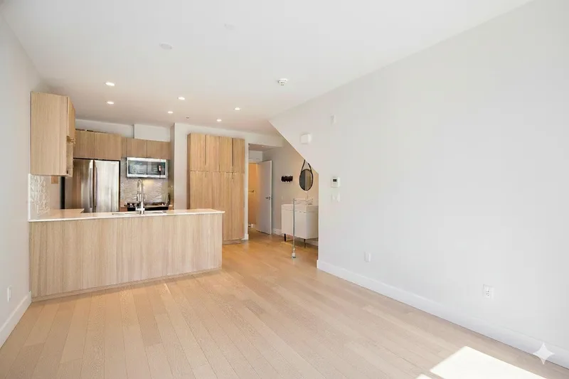 5 531 E 16TH AVENUE - photo 3 of 25