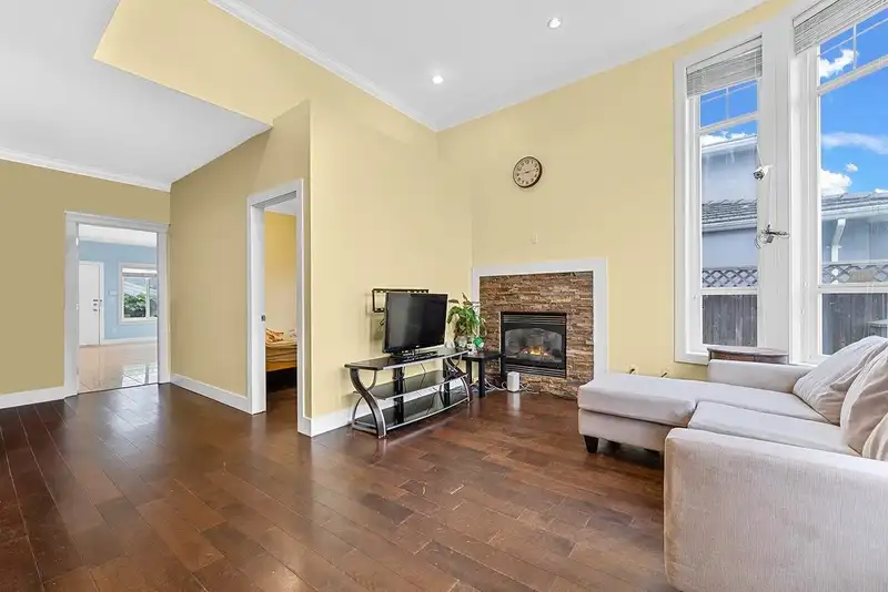 305 STRATFORD AVENUE - photo 4 of 31