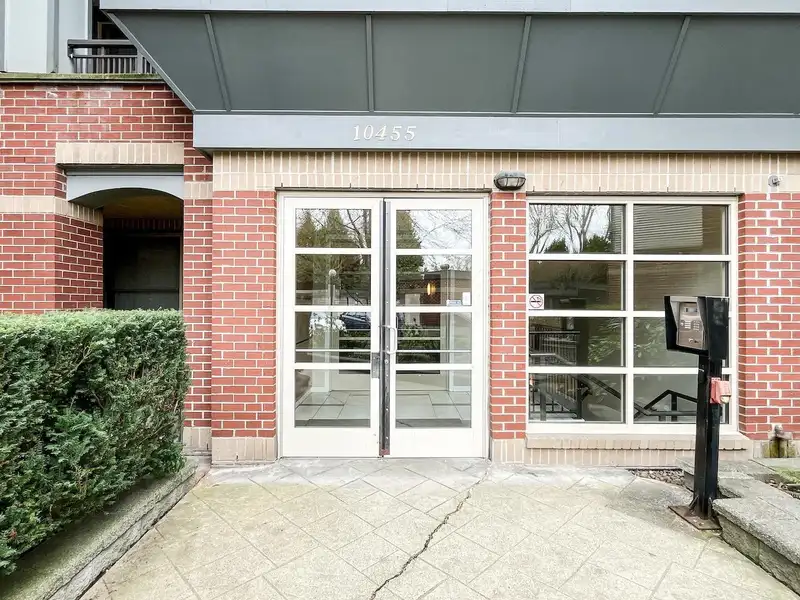 208 10455 UNIVERSITY DRIVE - photo 3 of 31