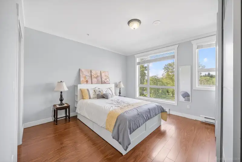 521 14333 104TH AVENUE - photo 2 of 36