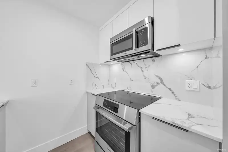 2210 E 1ST AVENUE - photo 4 of 34
