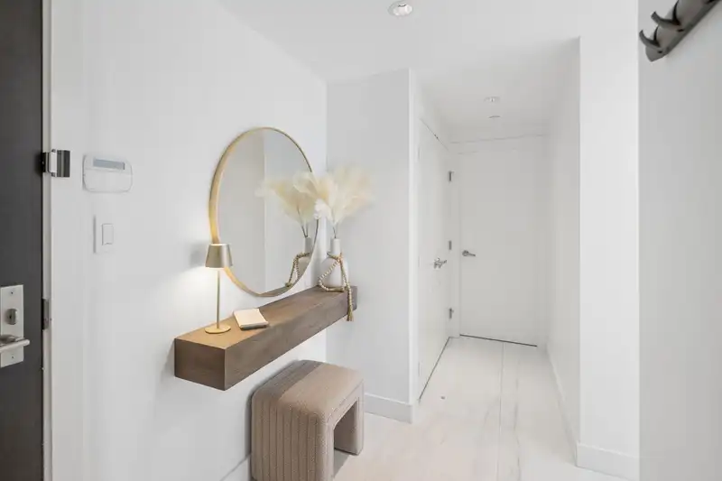 1701 1372 SEYMOUR STREET - photo 2 of 37