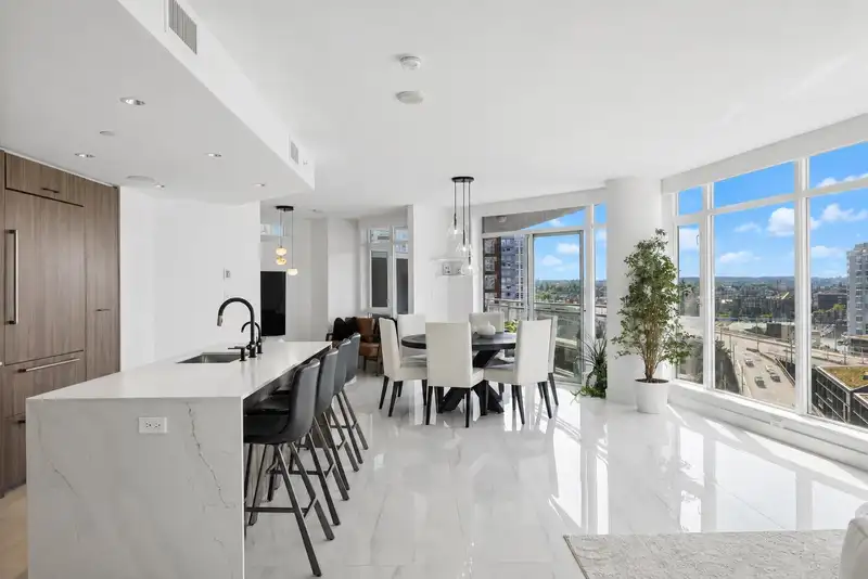 1701 1372 SEYMOUR STREET - photo 4 of 37