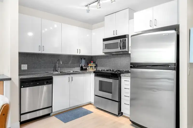 305 175 W 1ST STREET - photo 4 of 32
