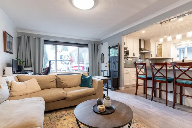 3557 HANDLEY CRESCENT - photo 2 of 35