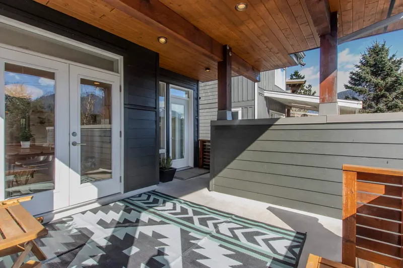 41 40137 GOVERNMENT ROAD - photo 2 of 25