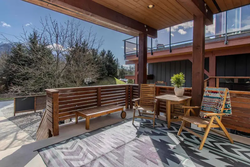 41 40137 GOVERNMENT ROAD - photo 3 of 25