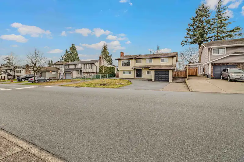 32854 HIGHLAND AVENUE - photo 4 of 38