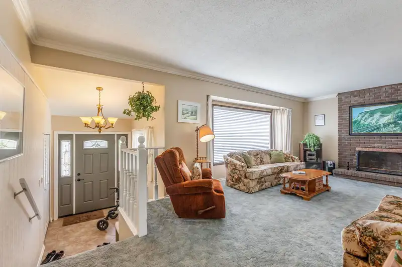 20895 51B AVENUE - photo 4 of 40