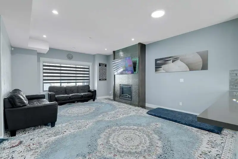 17 6971 122 STREET - photo 3 of 36
