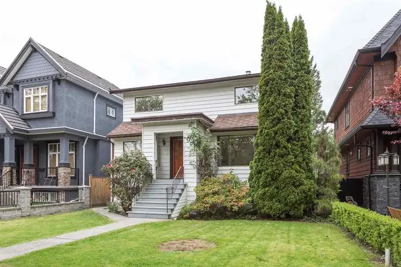 3135 W 13TH AVENUE - photo 1 of 6