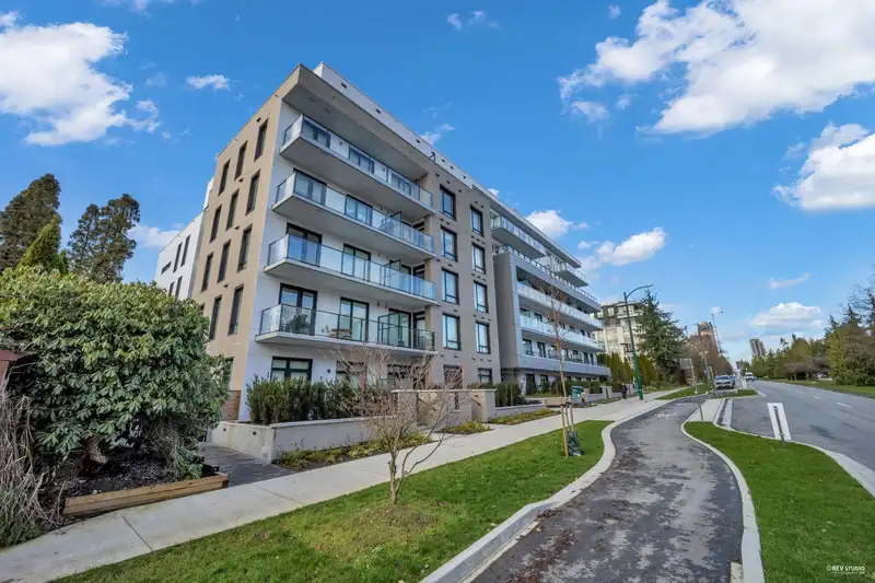 305 6859 CAMBIE STREET - photo 2 of 29