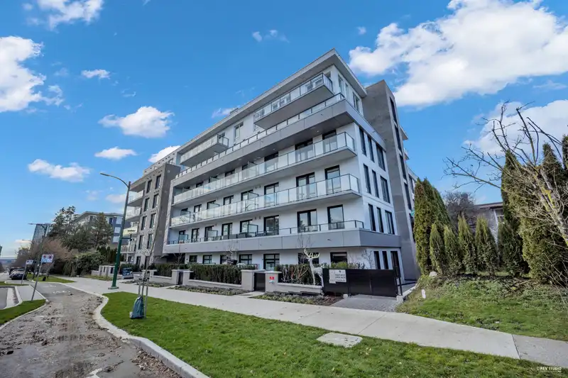 305 6859 CAMBIE STREET - photo 3 of 29