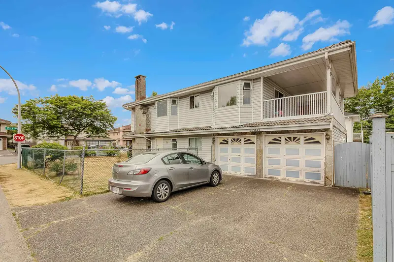 12441 71A AVENUE - photo 4 of 23