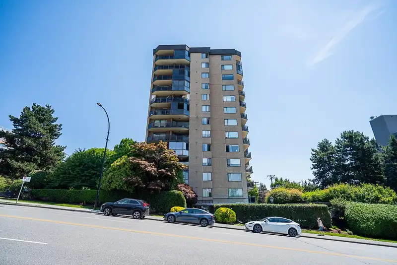 801 444 LONSDALE AVENUE - photo 1 of 31