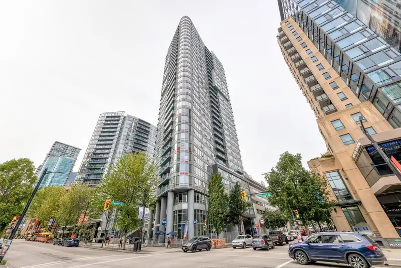 709 233 ROBSON STREET - photo 1 of 14