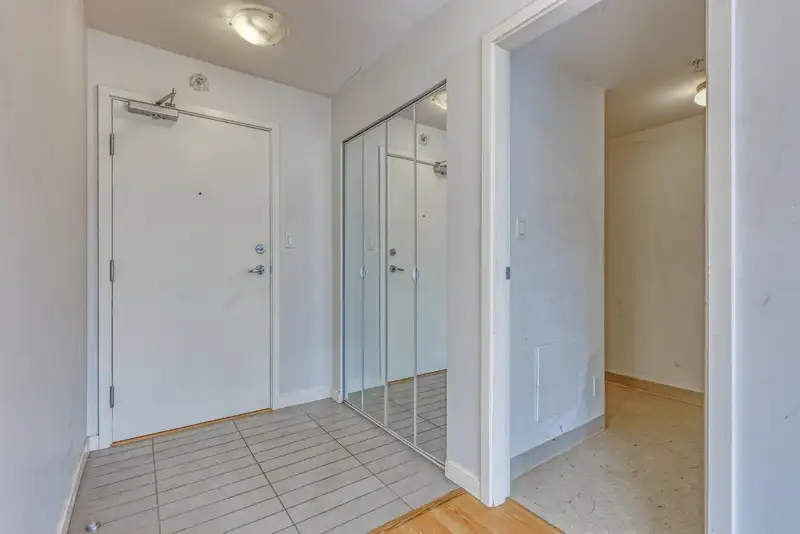 709 233 ROBSON STREET - photo 3 of 14