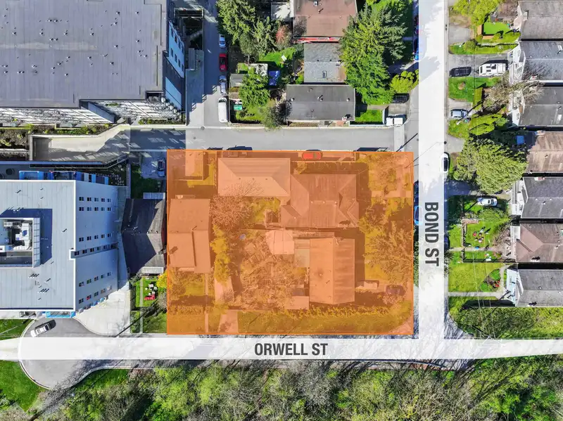 1591 BOND STREET - photo 3 of 12