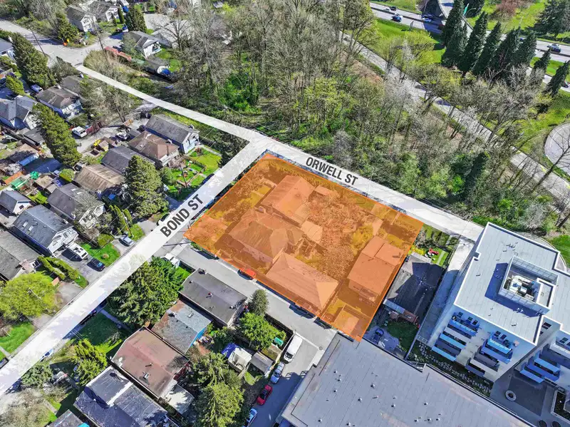 1591 BOND STREET - photo 4 of 12