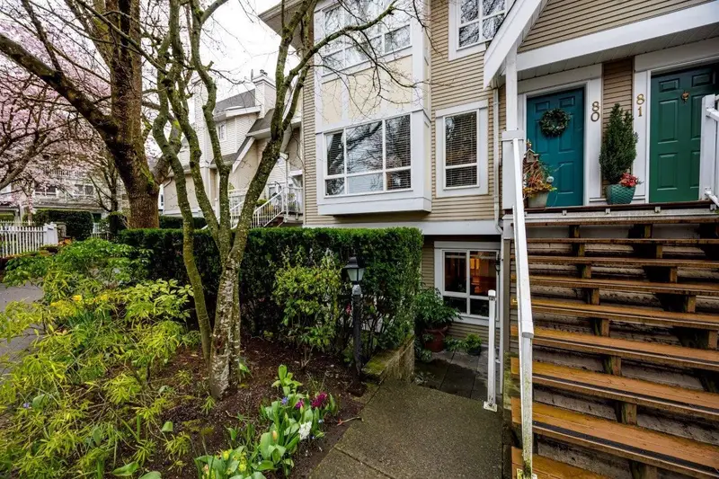 79 6588 SOUTHOAKS CRESCENT - photo 1 of 25