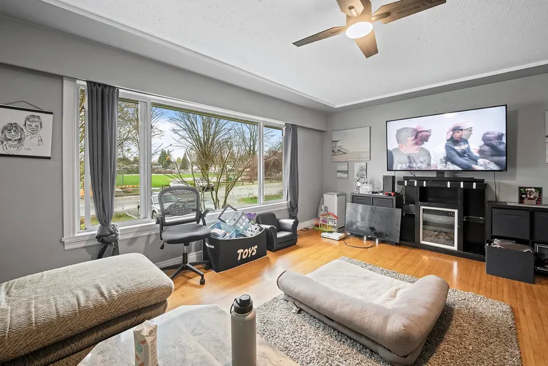 1771 GRANT AVENUE - photo 3 of 25