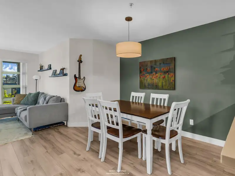 315 738 E 29TH AVENUE - photo 4 of 30