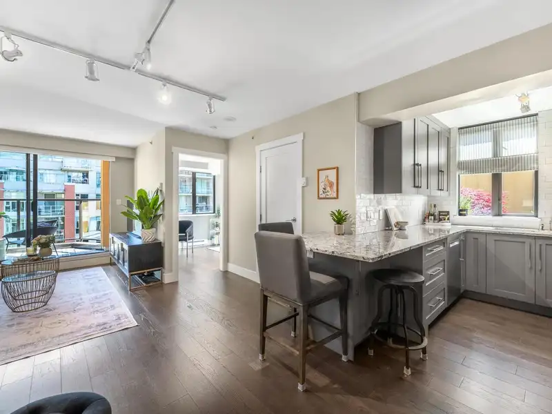 507 488 HELMCKEN STREET - photo 4 of 35